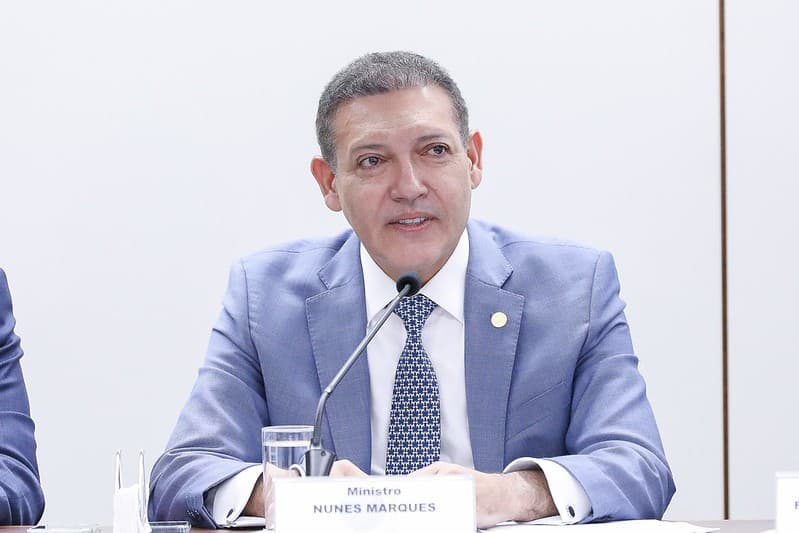 STF critica duramente declarações de Flávio Bolsonaro sobre urnas