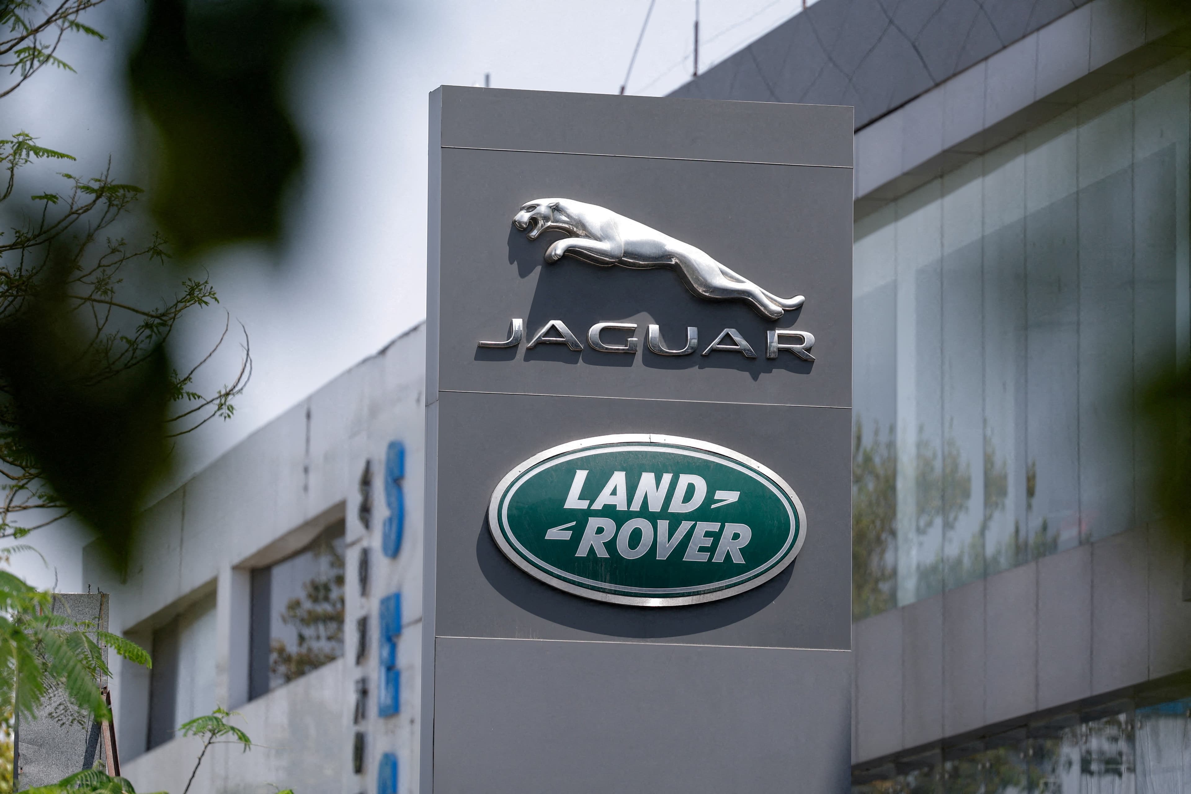 Jaguar Land Rover anuncia corte de 4 mil empregos para reduzir custos