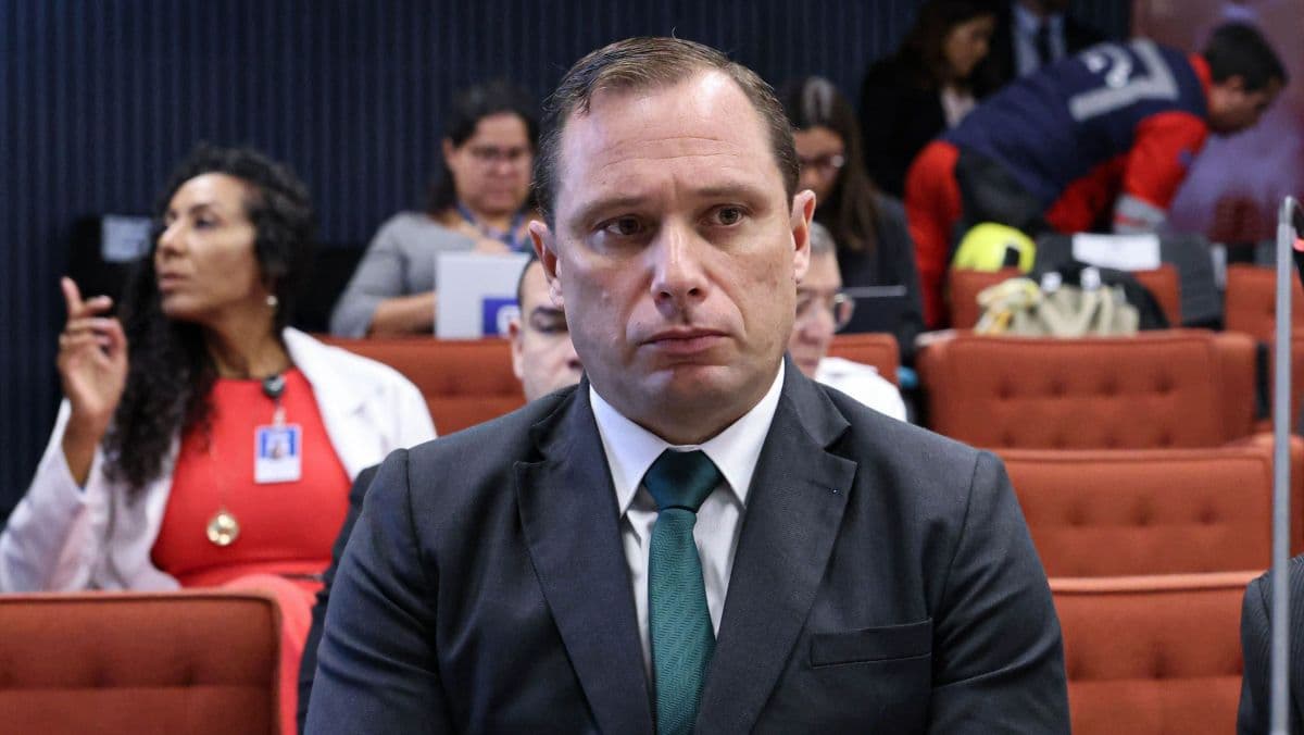 Mauro Cid aguarda julgamento no STF e recebe proposta de aula na Espanha