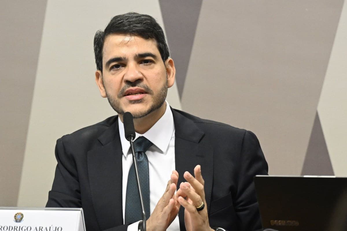 Advogado-geral da União critica ataques de Flávio Bolsonaro à CNBB