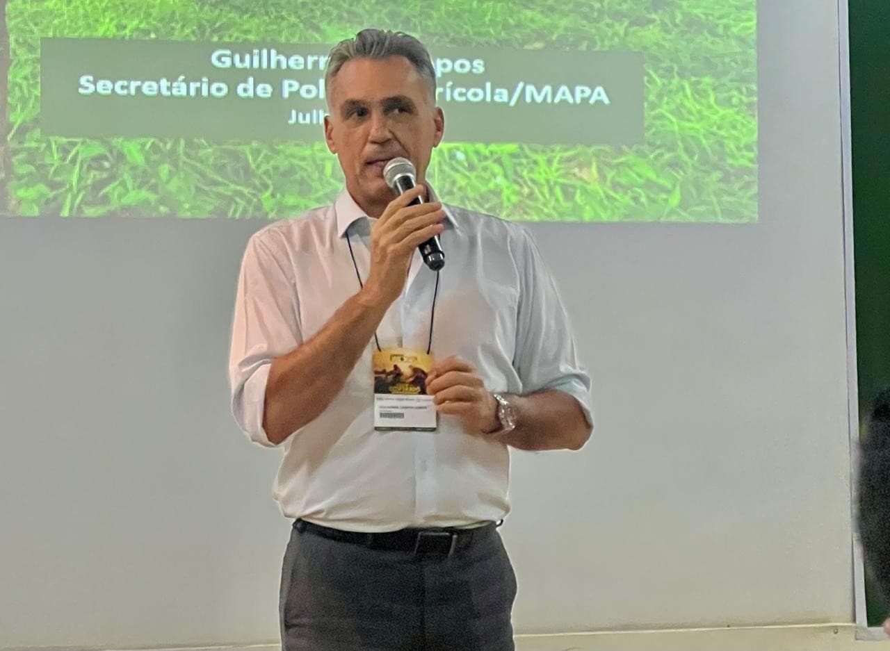 Guilherme Campos permanece no Ministério da Agricultura e renuncia candidatura