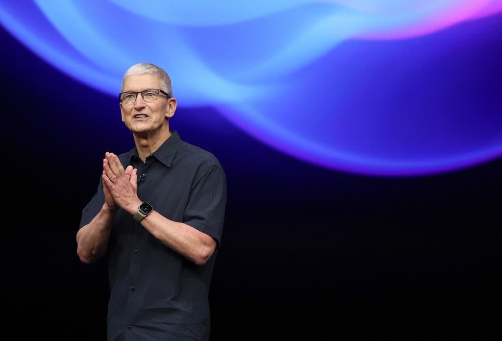 Tim Cook deixa CEO da Apple; John Ternus assume cargo