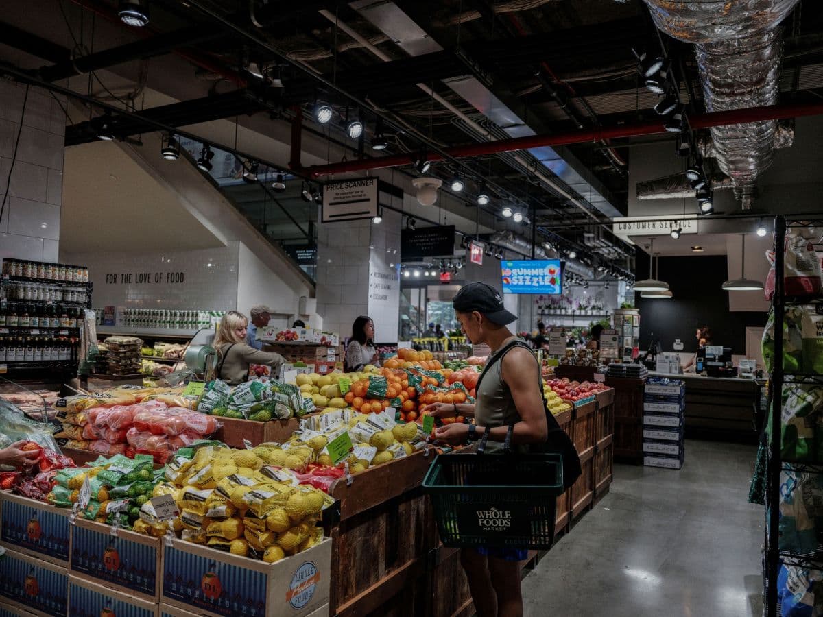 Renda pessoal nos EUA cresce 0,6% em março, superando expectativas