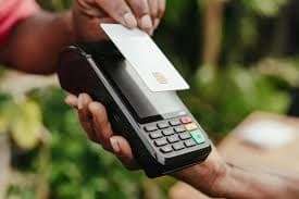 Clientes do BBAS3 enfrentam erros de crédito e cancelamentos de cartões
