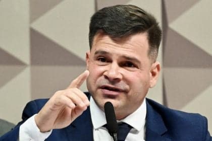 Ministro Moraes determina pena a cinco envolvidos em golpe de Estado