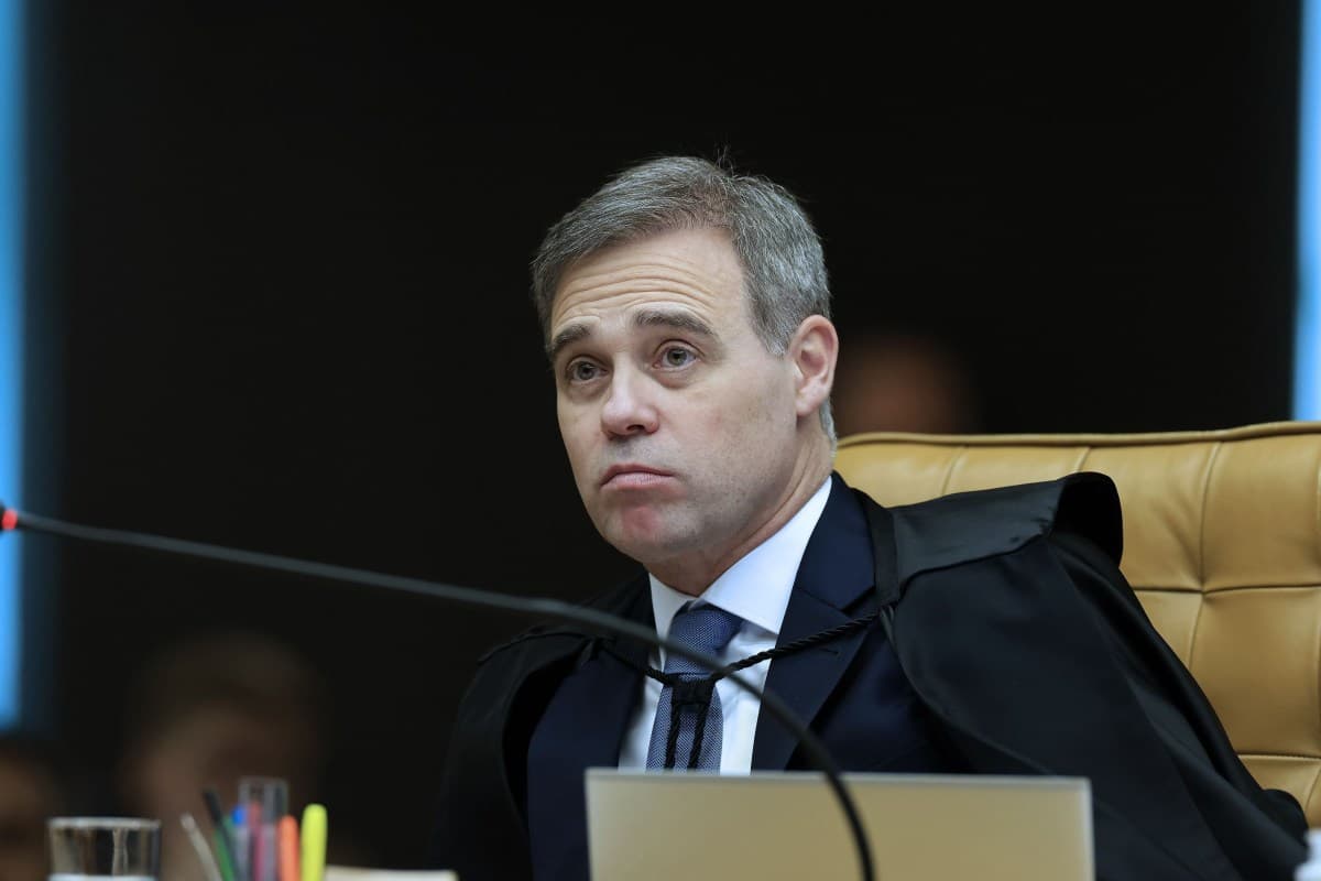 Ministro André Mendonça busca identificar membros de rede de influência de ex-banqueiro