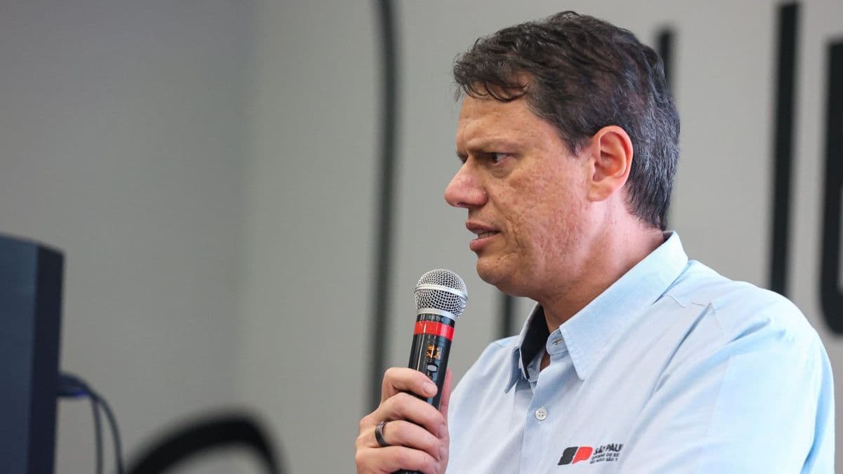 Tarcísio de Freitas critica liderança do Brasil em evento empresarial