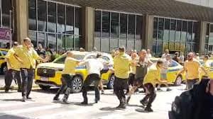 Confusão entre taxistas marca o dia no aeroporto do Galeão