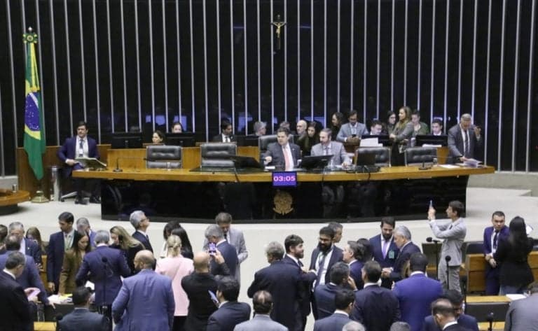 Parlamentares brasileiros discutem democracia em Washington