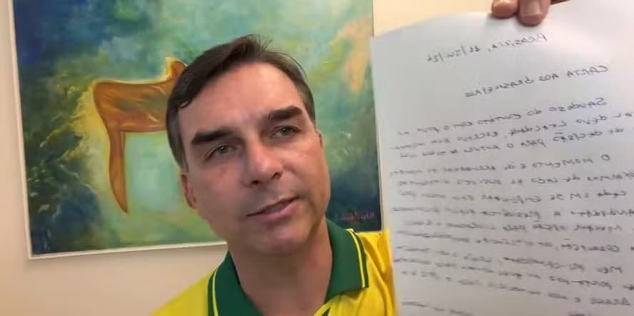 Bolsonaro reforça apoio a Flávio e gera reação do STF