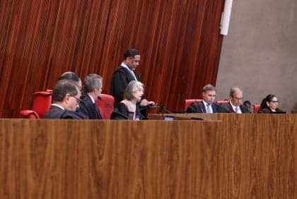 TSE restaura mandatos de prefeito e vice em Barroquinha, CE