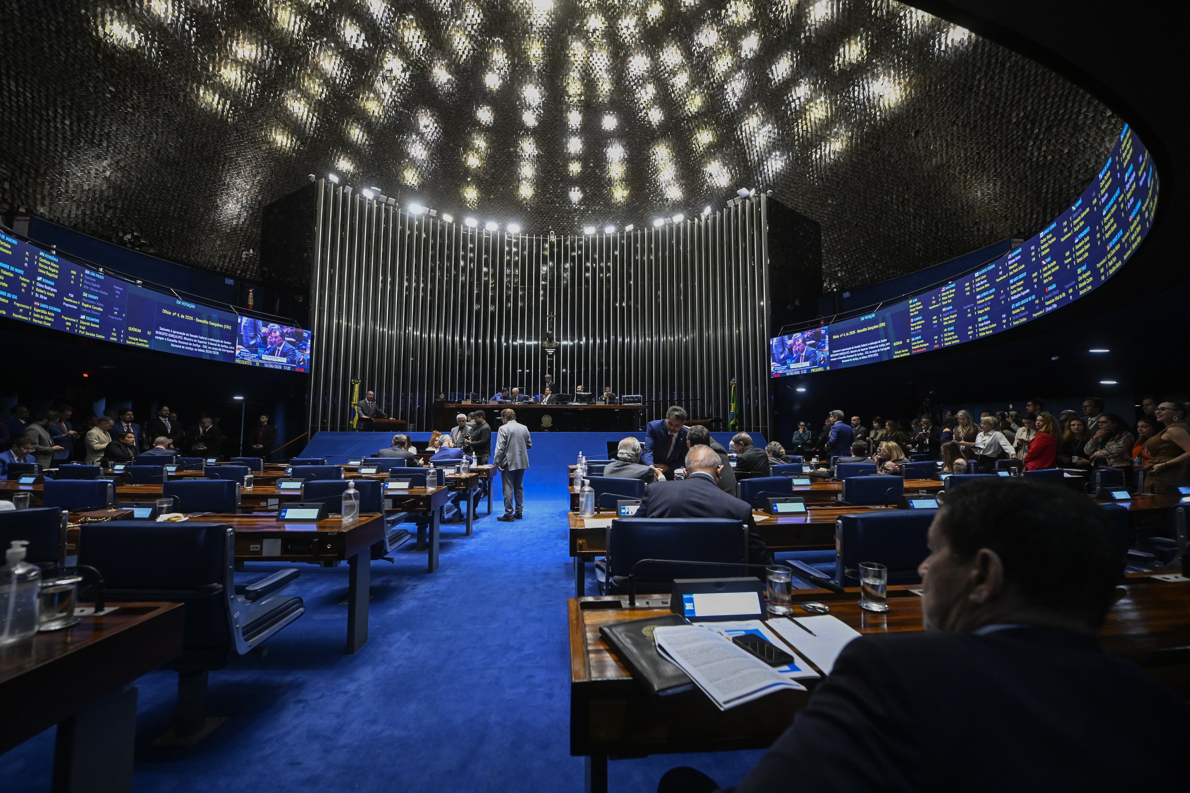 Senado aprova inclusão de partidos na Lei de Lavagem de Dinheiro