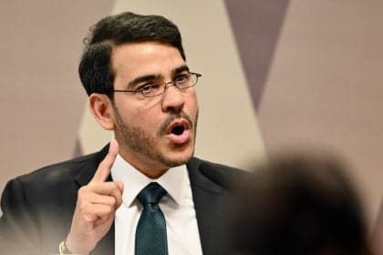 Jorge Messias representa governo Lula na Marcha para Jesus em SP