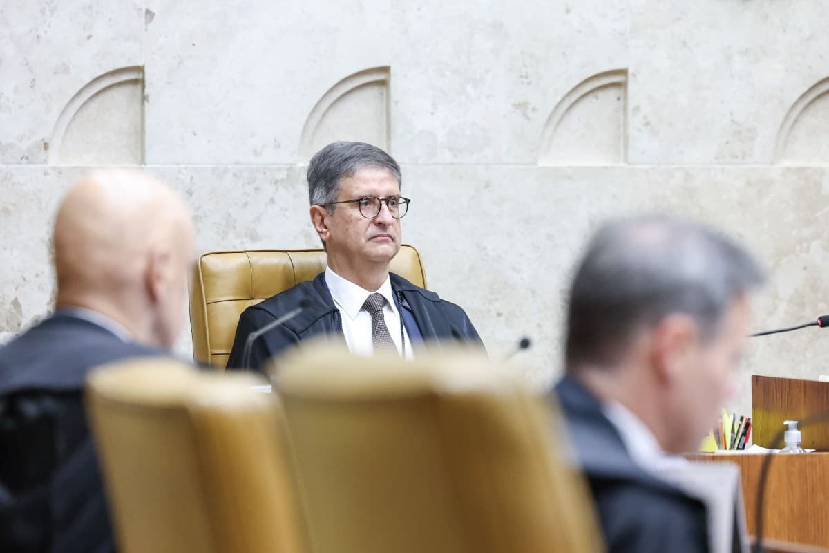 Fachin suspende apuração sobre relatório da PF que envolve Moraes