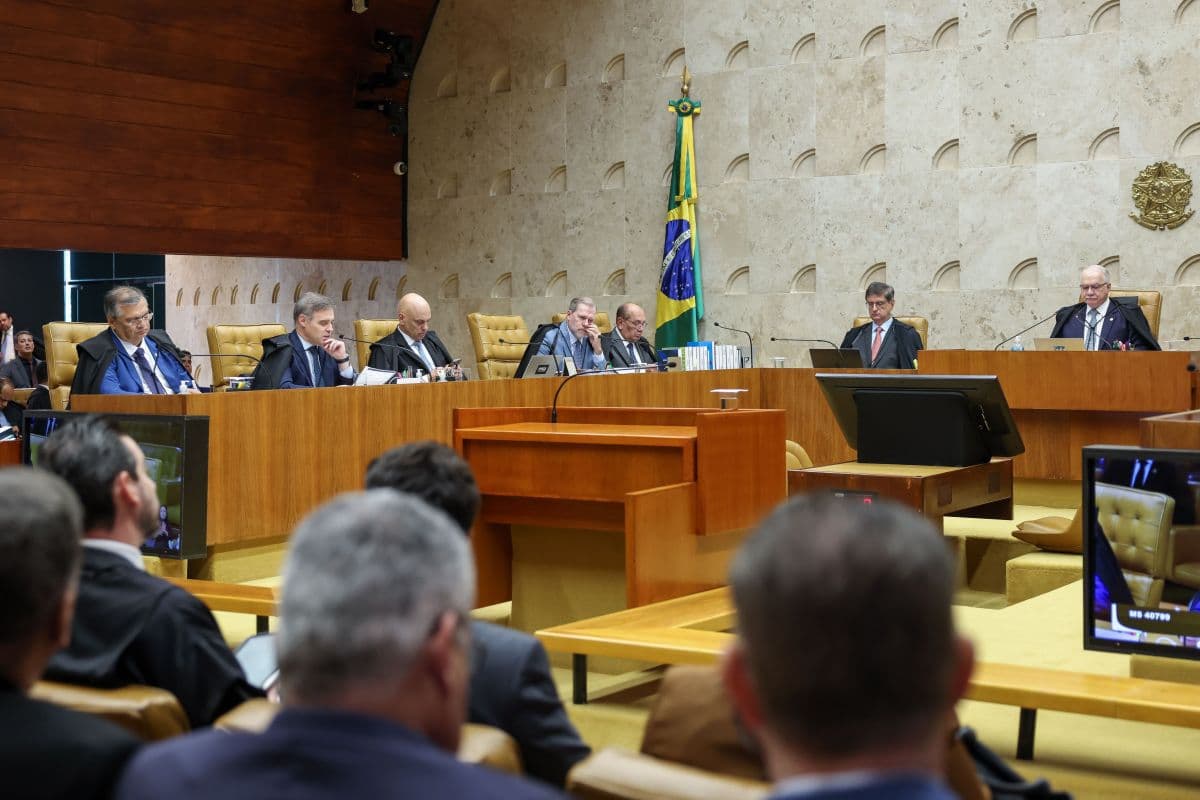 Supremo Tribunal Federal Impõe Limites a CPIs em Escândalos Brasileiros
