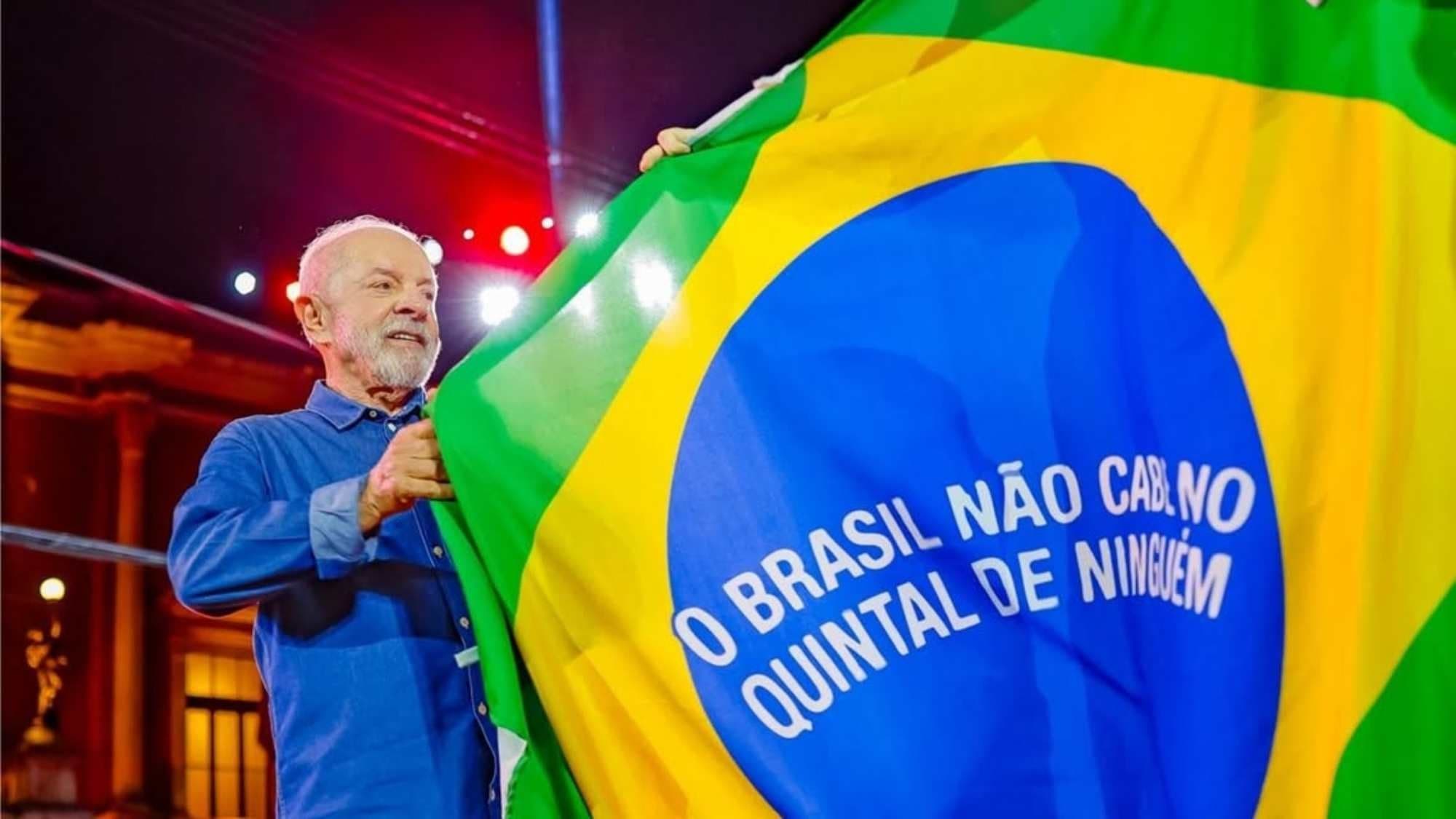 Lula critica políticos que apoiam Trump em discurso em Fortaleza