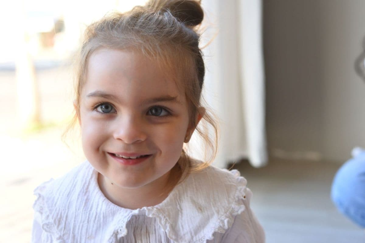 Aurora, 3 anos, inicia triagem para tratamento de distrofia muscular nos EUA