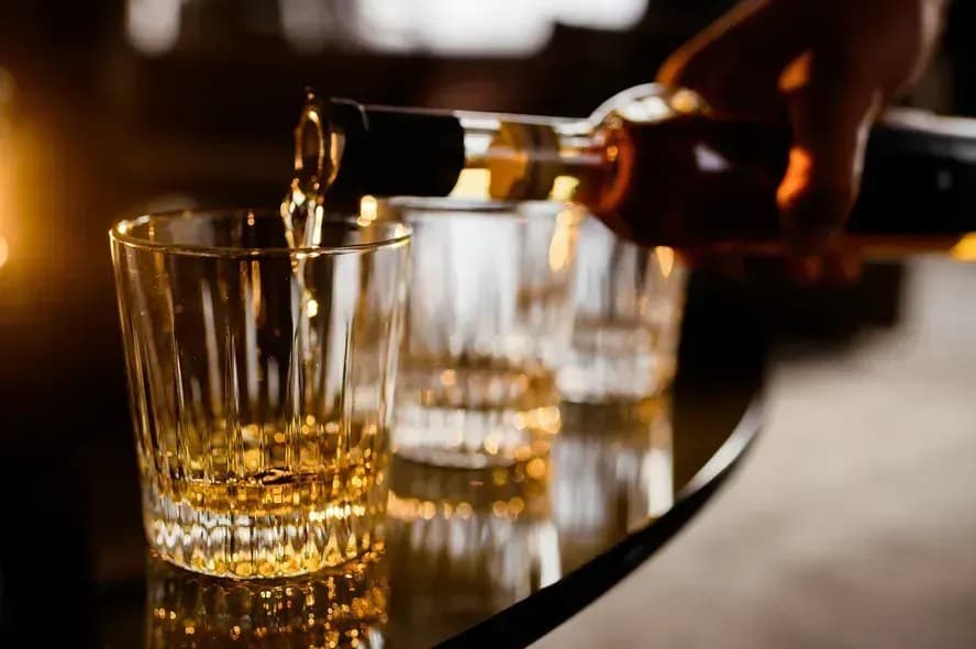 Setor de Cachaça Foca em Produtos Premium e Promoção Internacional