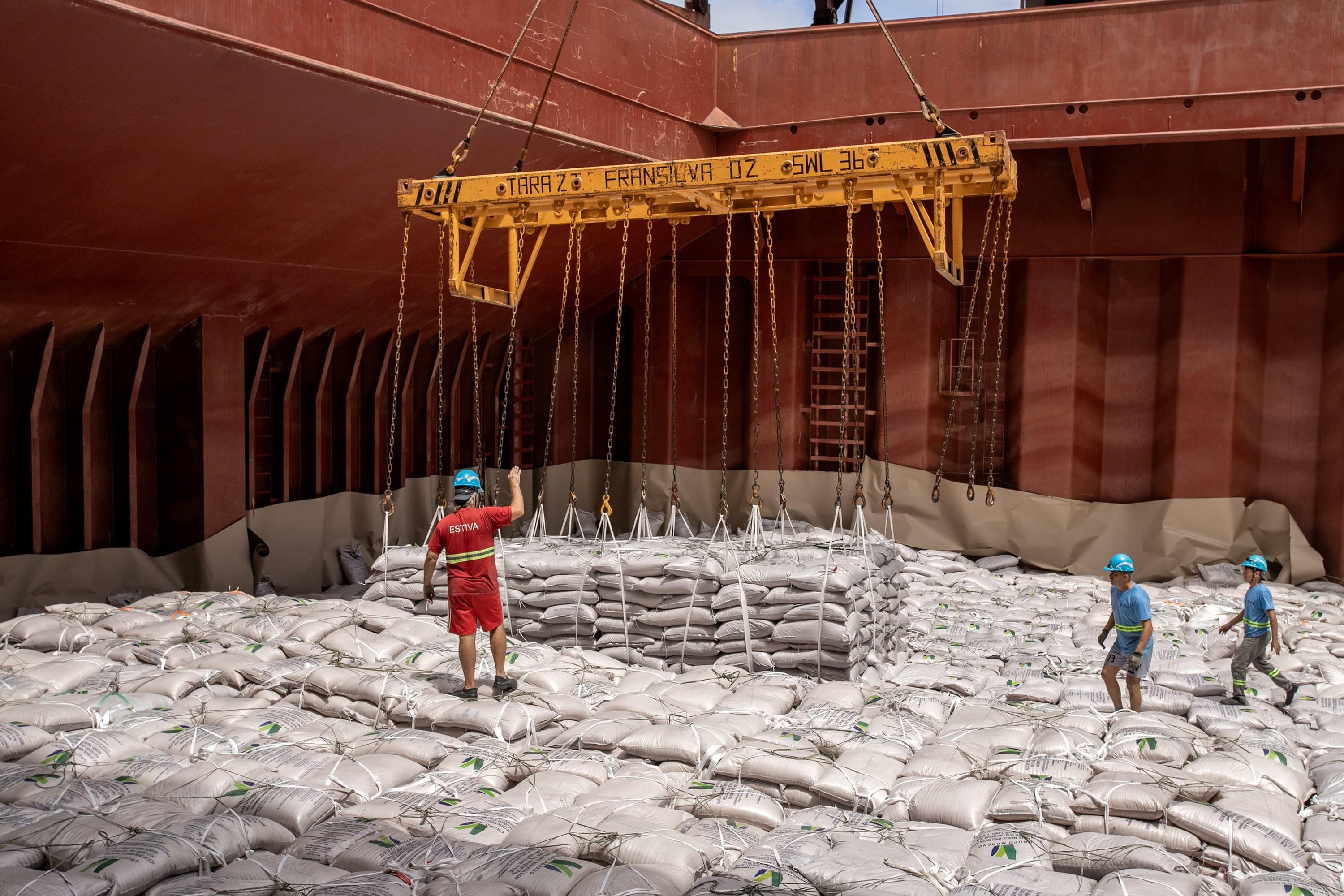 Preços de açúcar e café caem, enquanto algodão e suco sobem
