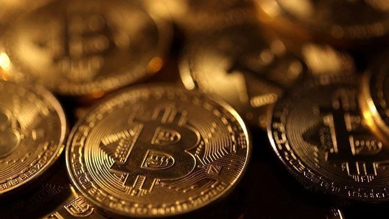 Bitcoin e Ethereum enfrentam quedas em meio a tensões globais