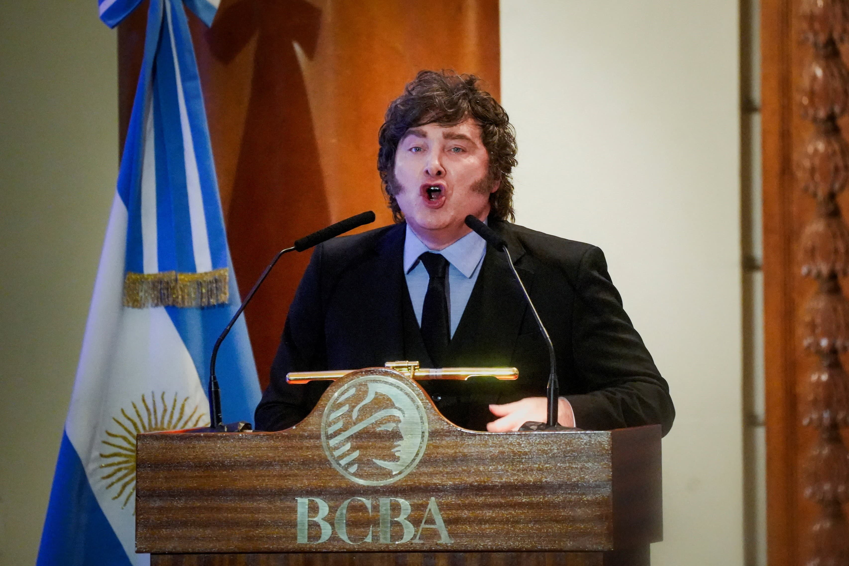 Risco-país da Argentina atinge 710 pontos e preocupa investidores
