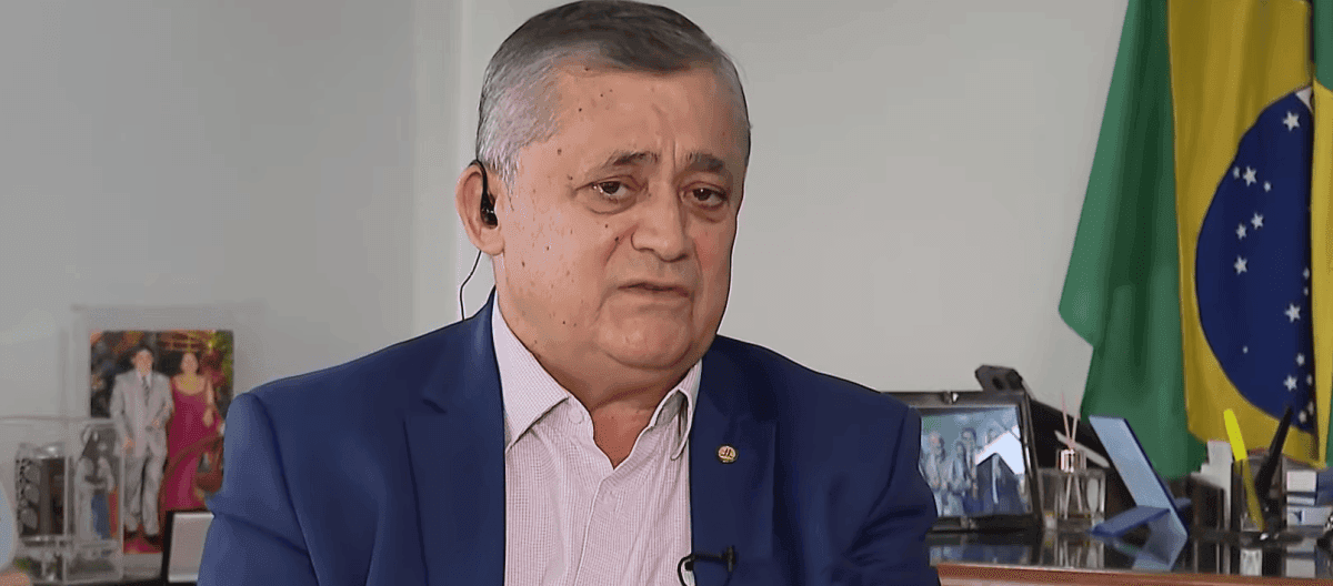 Ministro critica Flávio Bolsonaro por fuga após derrota eleitoral
