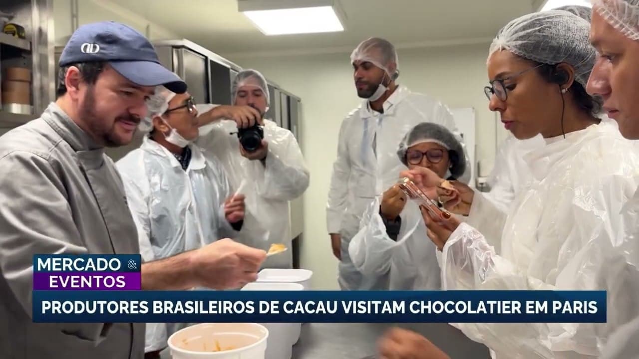 Produtores brasileiros de cacau visitam fábrica de chocolate em Paris