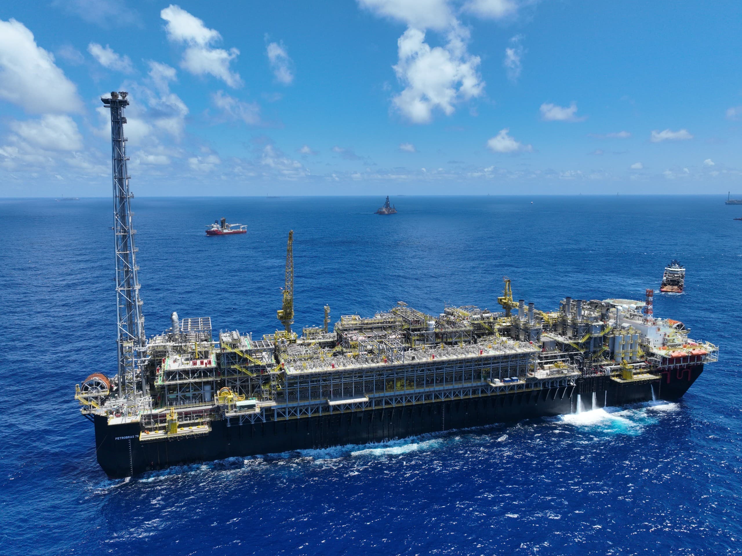 Produção de petróleo do Brasil atinge recorde histórico em março de 2026