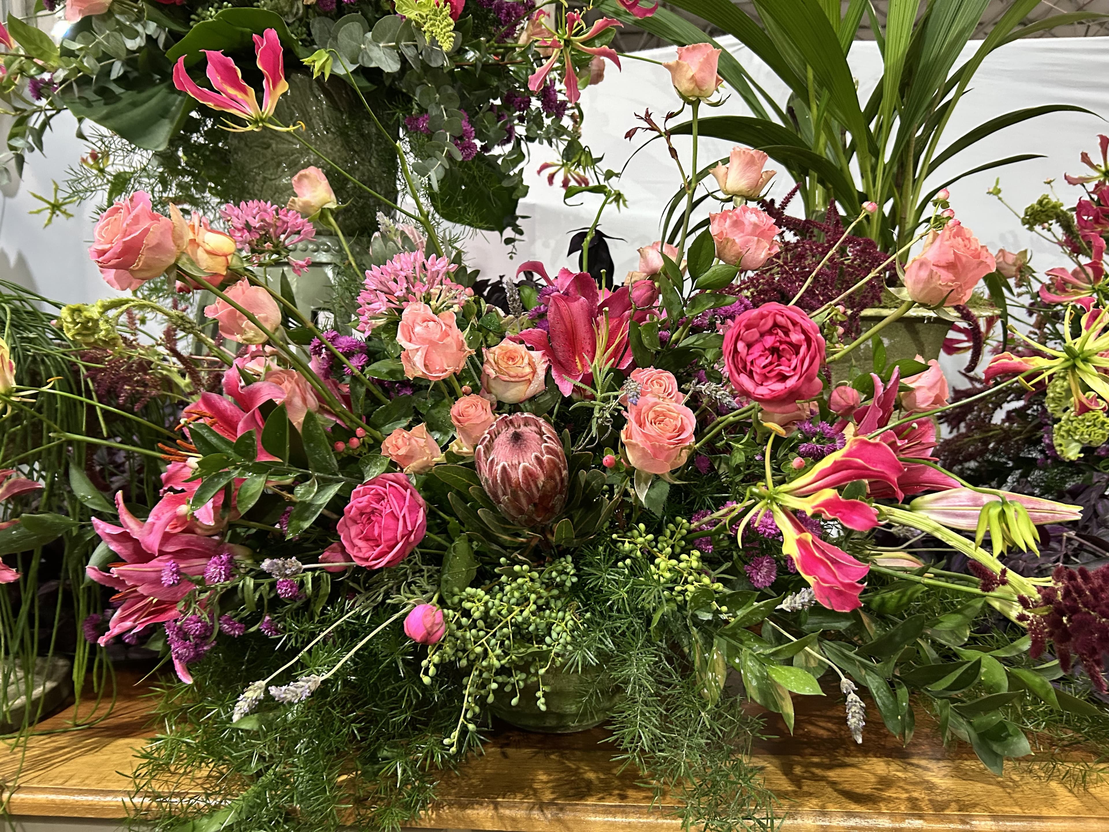 Tendência de decoração floral inspirada em Bridgerton para 2026