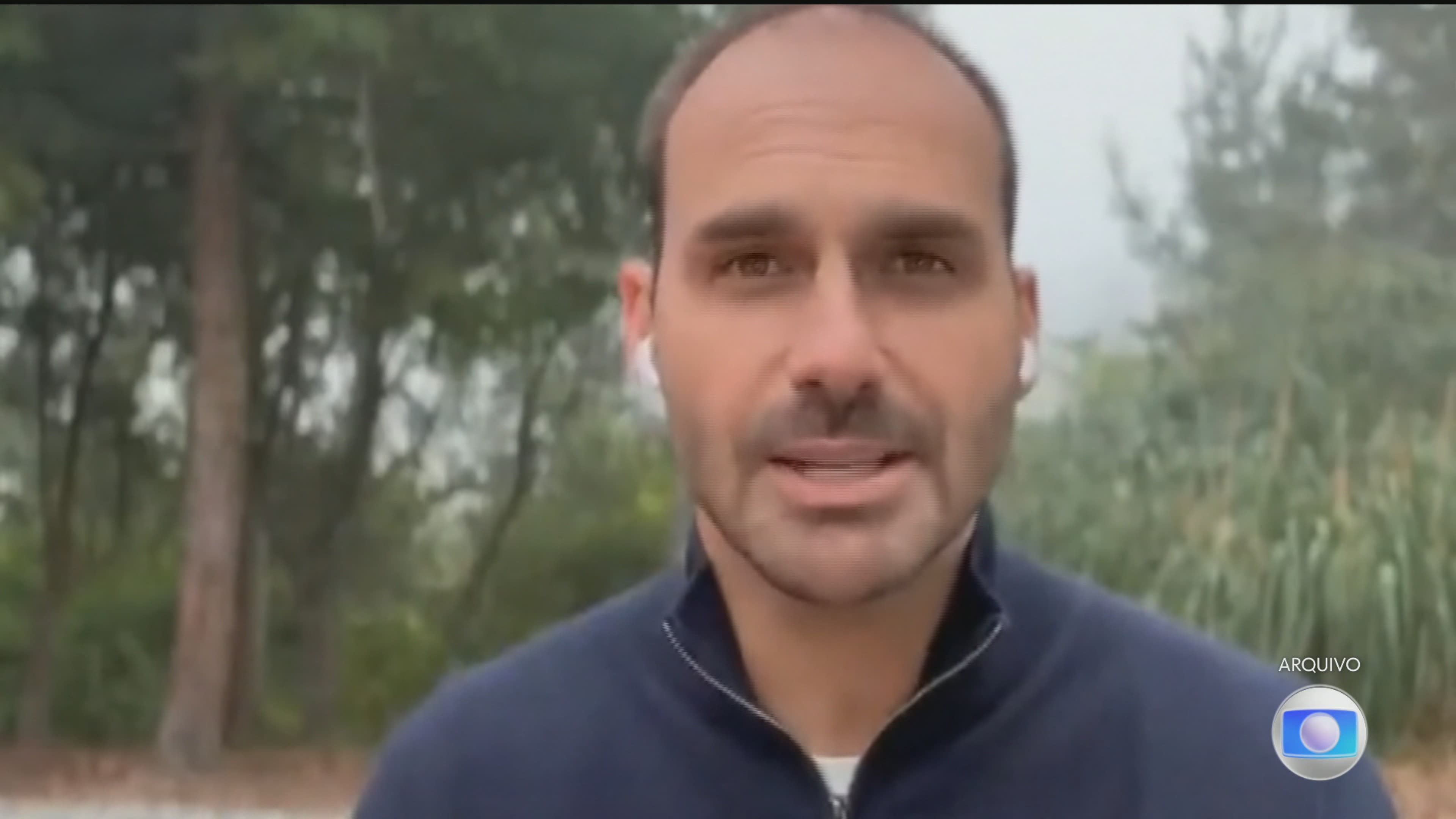 TSE ordena remoção de postagens de Eduardo Bolsonaro sobre urnas