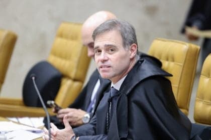 Ministro André Mendonça suspende julgamento de Eduardo Bolsonaro