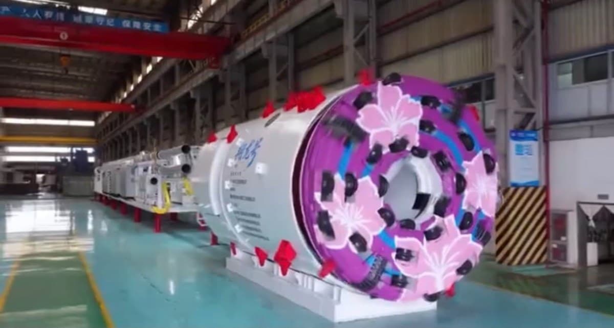China inova com tuneladora que une perfuração e detonação