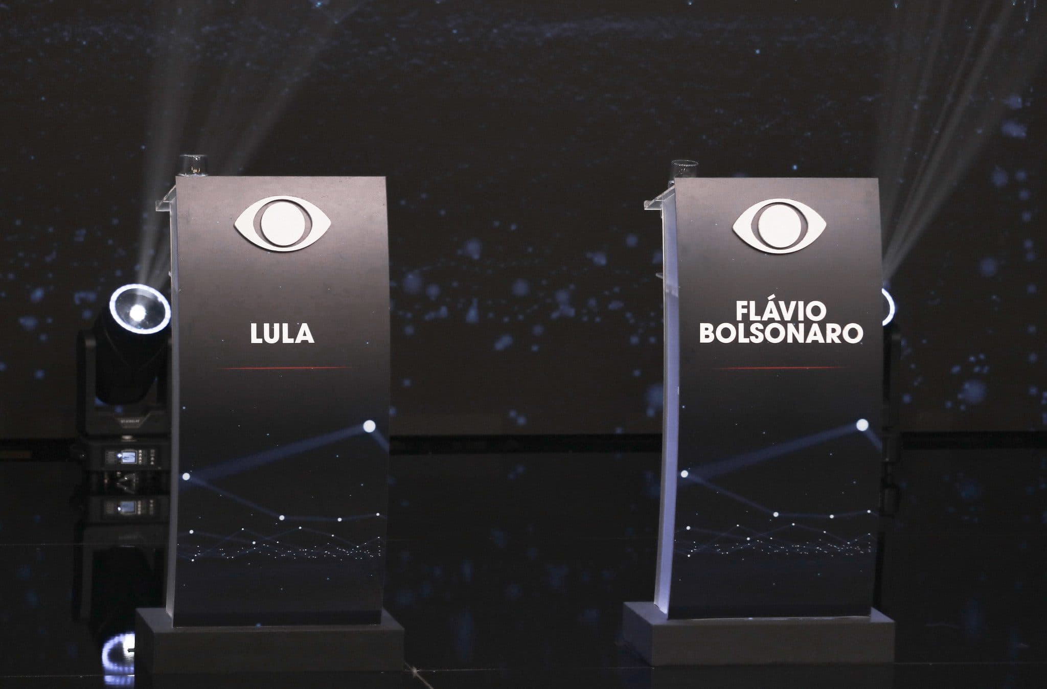 Que horas vai ser o debate na Band hoje? Veja horário de Lula e Flávio Bolsonaro