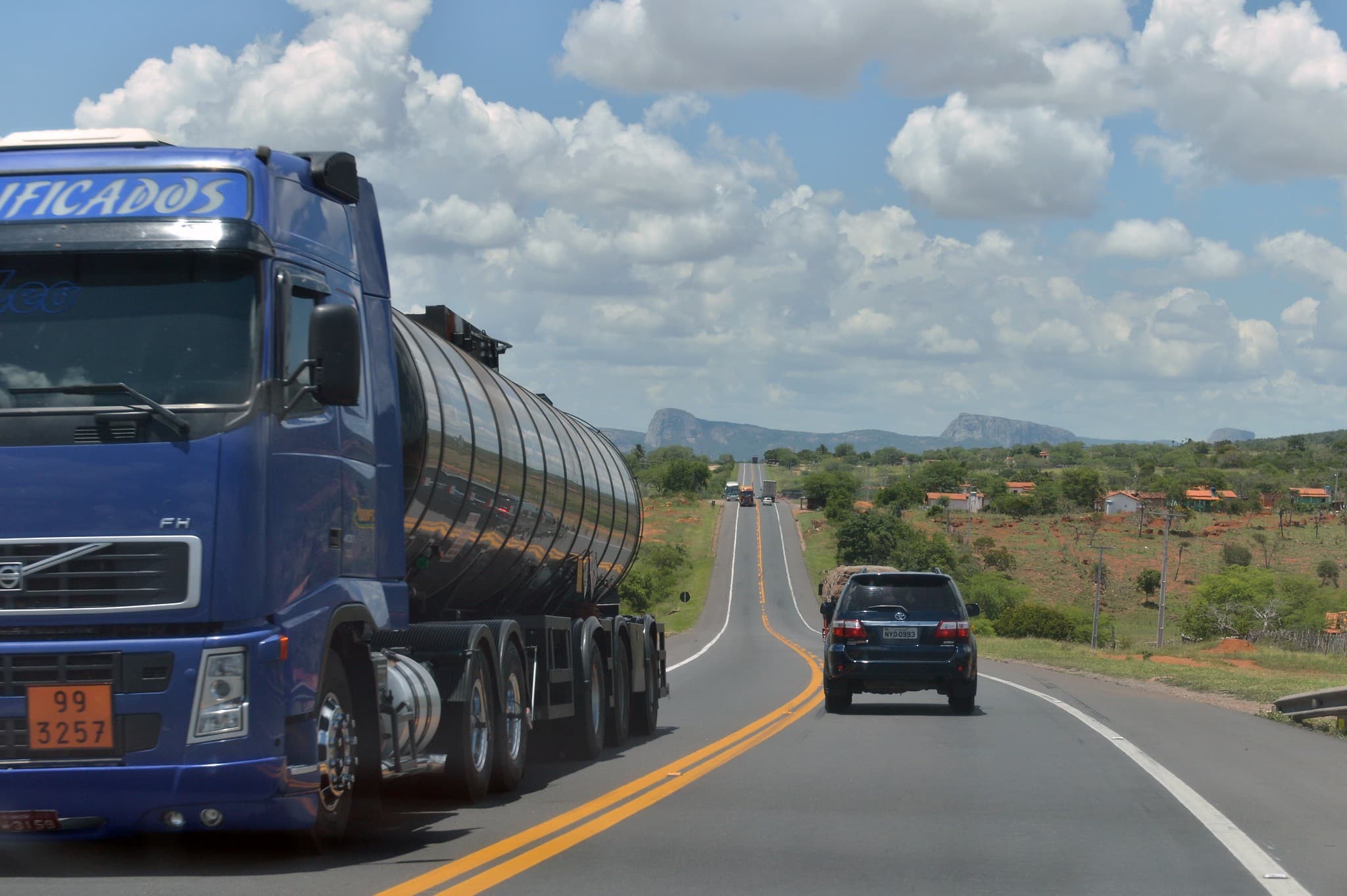 Aumento no preço do diesel causa alta de fretes; ANTT já aplicou R$ 354 milhões em multas