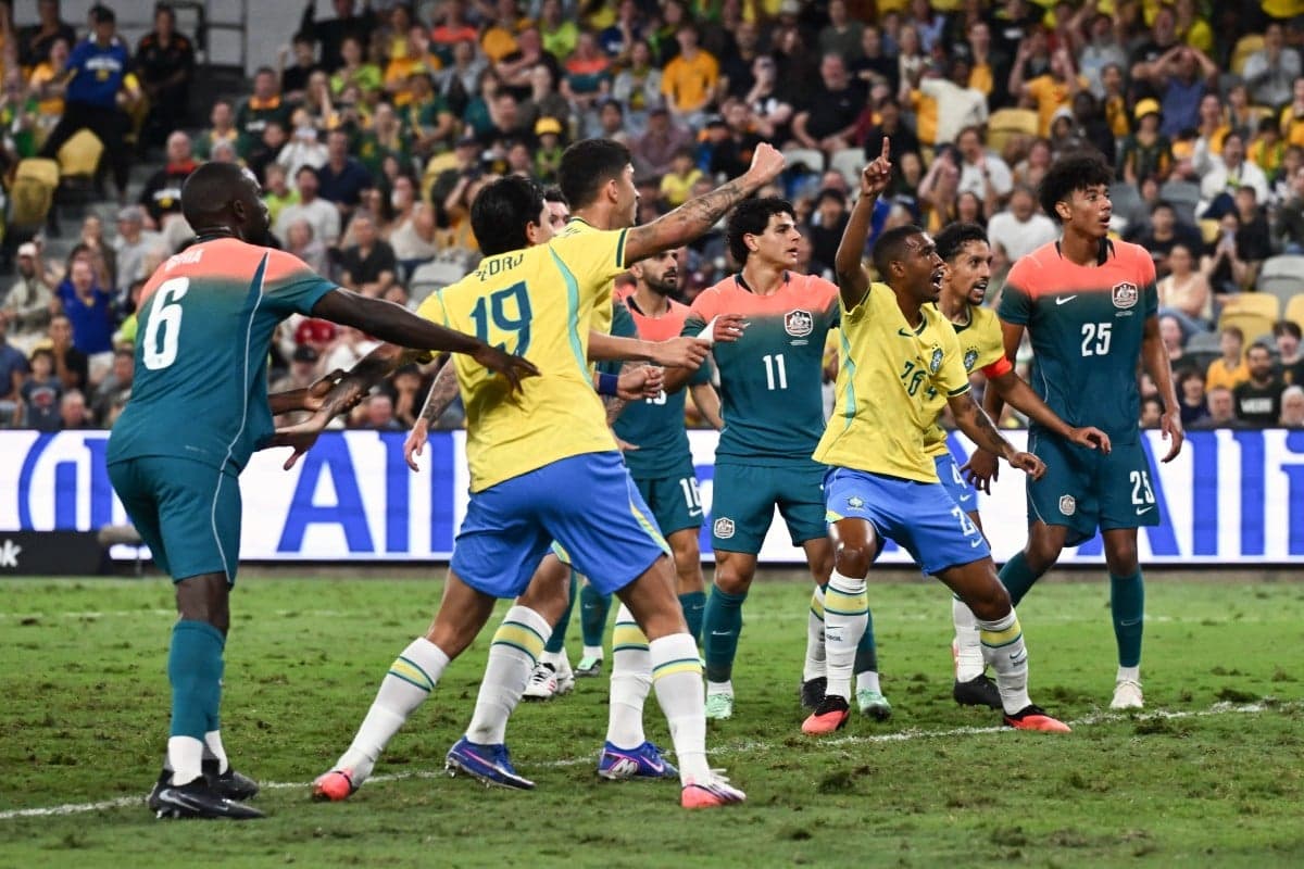 Brasil empata com Austrália no último minuto de amistoso