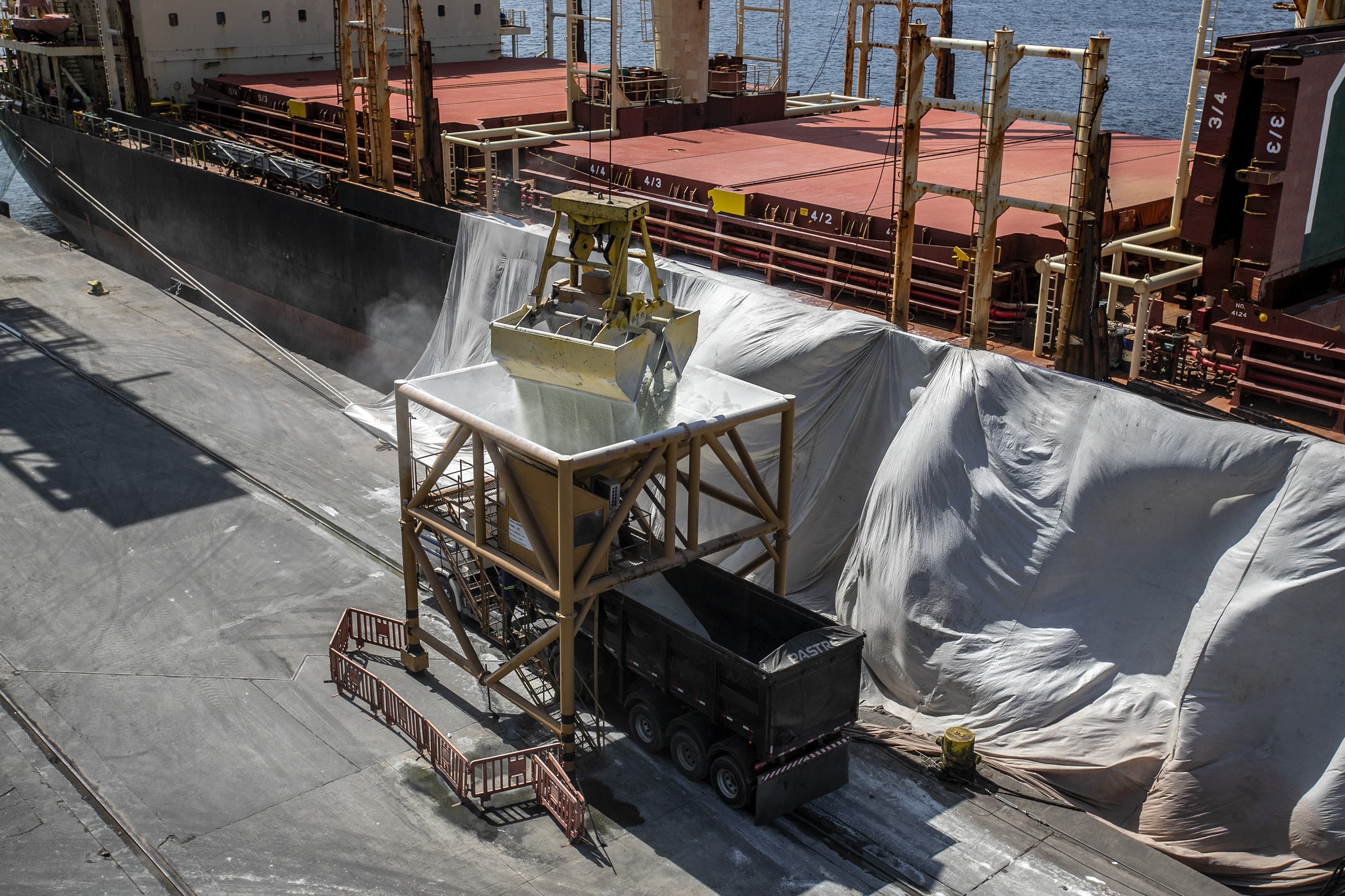 Rabobank prevê queda nas entregas de fertilizantes até 2026