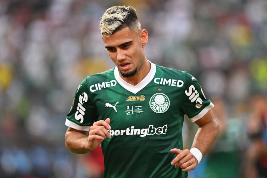 Palmeiras derrota Athletico-PR em meio a expulsão de Andreas Pereira