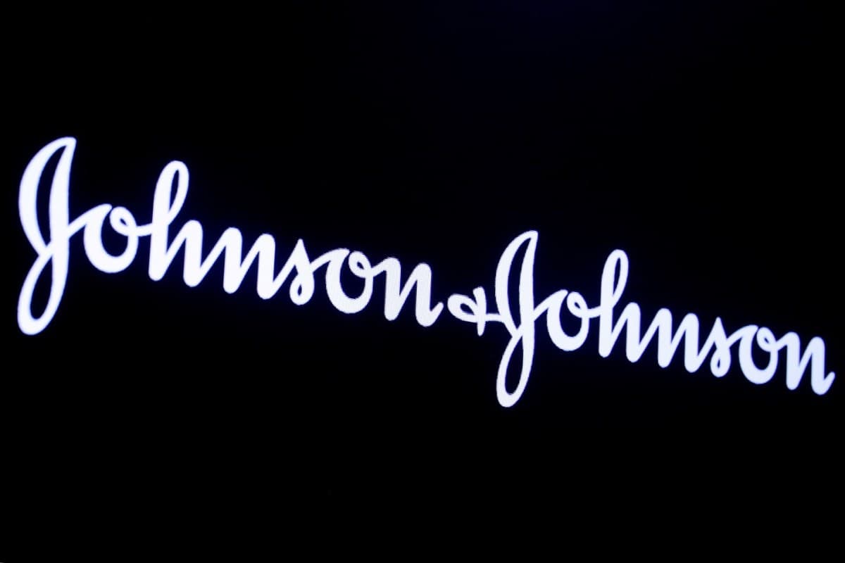 Johnson & Johnson eleva previsão após lucros acima do esperado