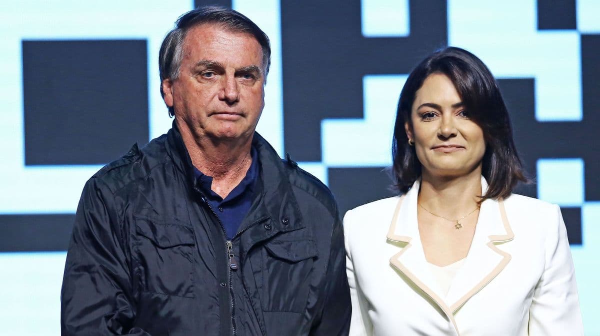 Bolsonaro se recupera após cirurgia de ombro em Brasília