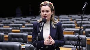 Julia Zanatta faz história como a deputada federal mais votada de SC
