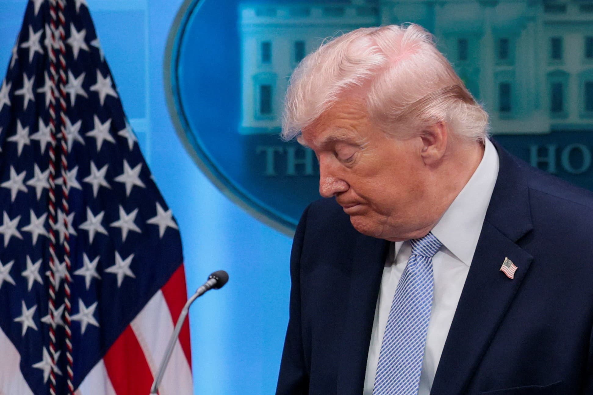 Trump suspende ataques ao Irã e preço do petróleo despenca