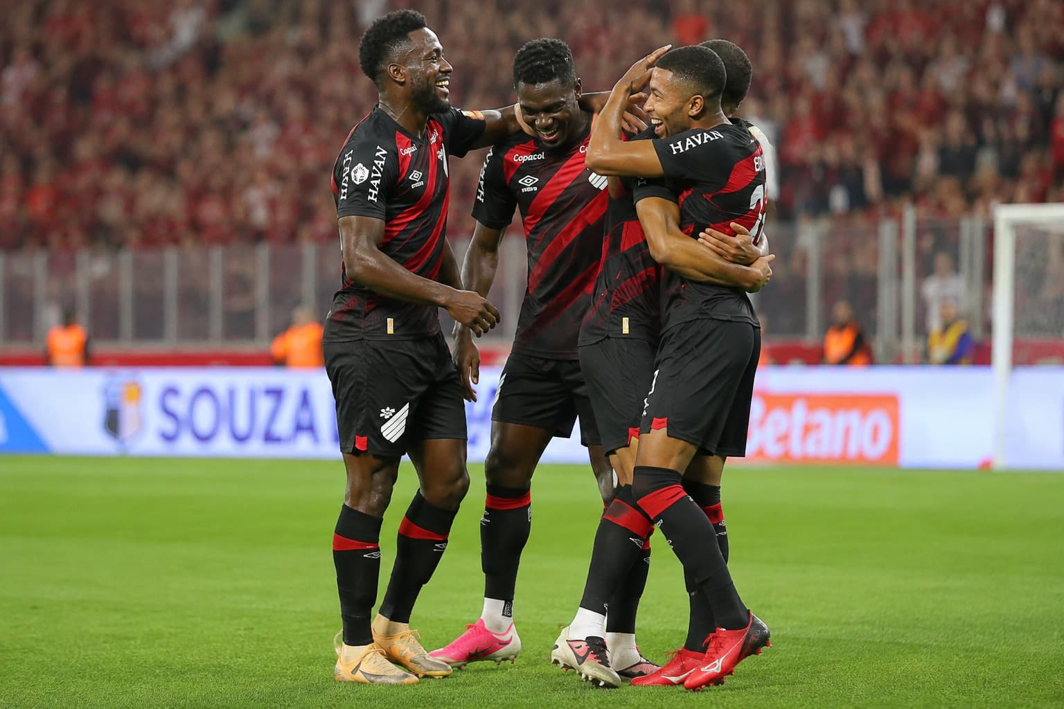 Athletico-PR vence Bahia, assume terceira posição e se firma na briga pela Libertadores