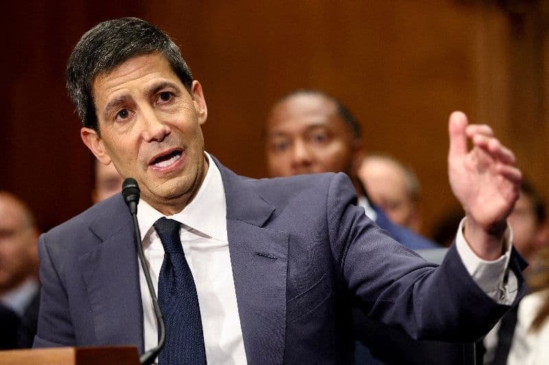 Kevin Warsh toma posse como presidente do Fed e muda dinâmica com Trump