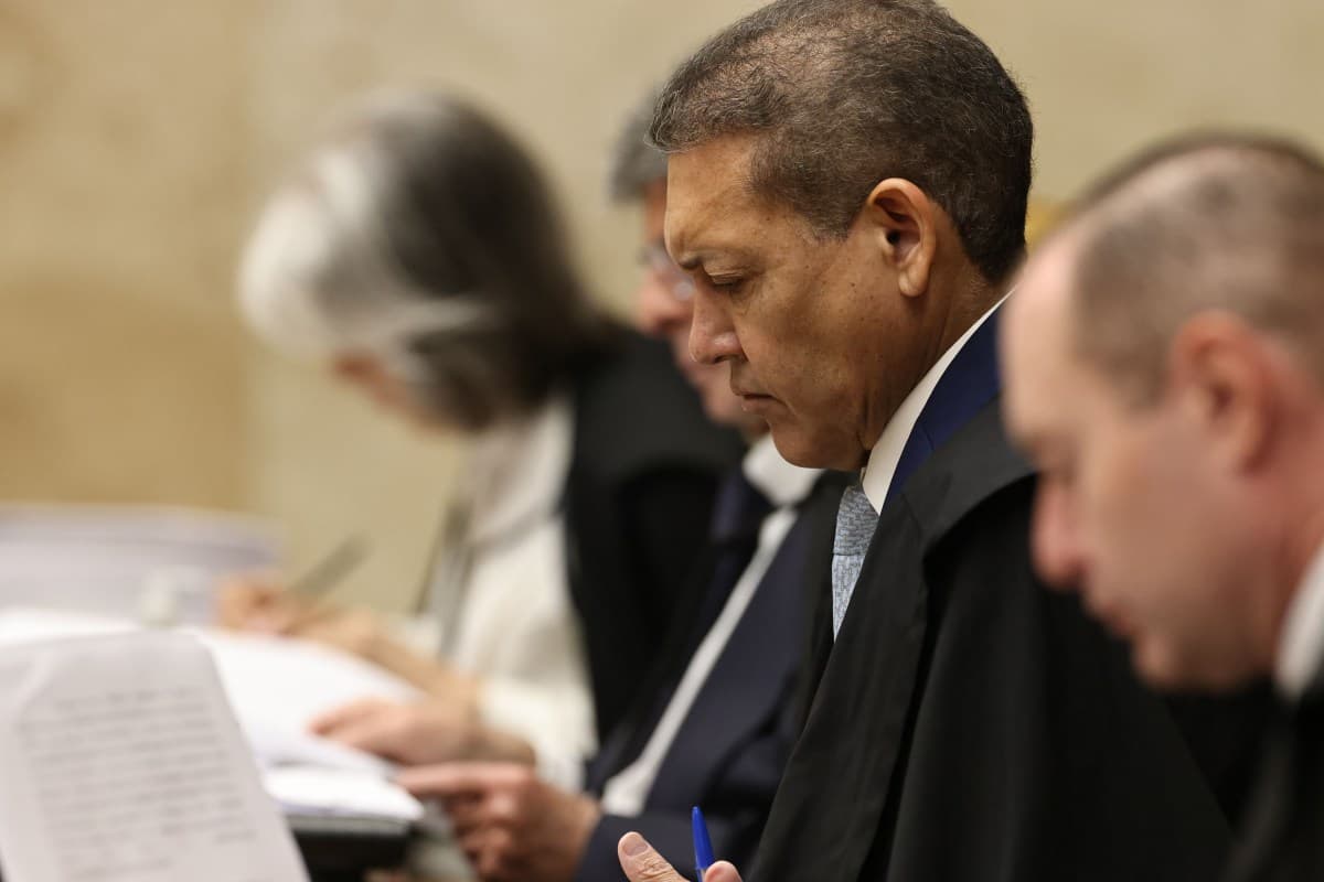 Presidente do TSE pede filtro em ações eleitorais no STF