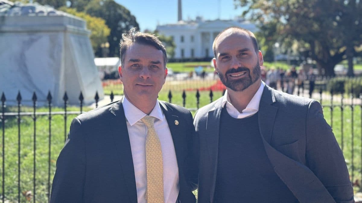 Flávio Bolsonaro descarta Eduardo como chanceler em possível governo