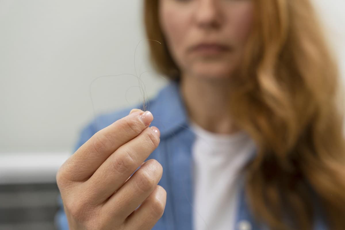 Queda de cabelo durante a menopausa: cuidados essenciais
