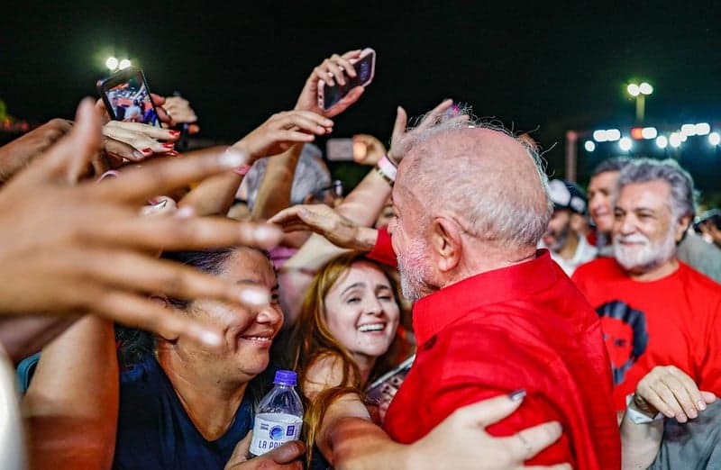 Lula e candidatos têm agenda intensa de compromissos nesta sexta-feira