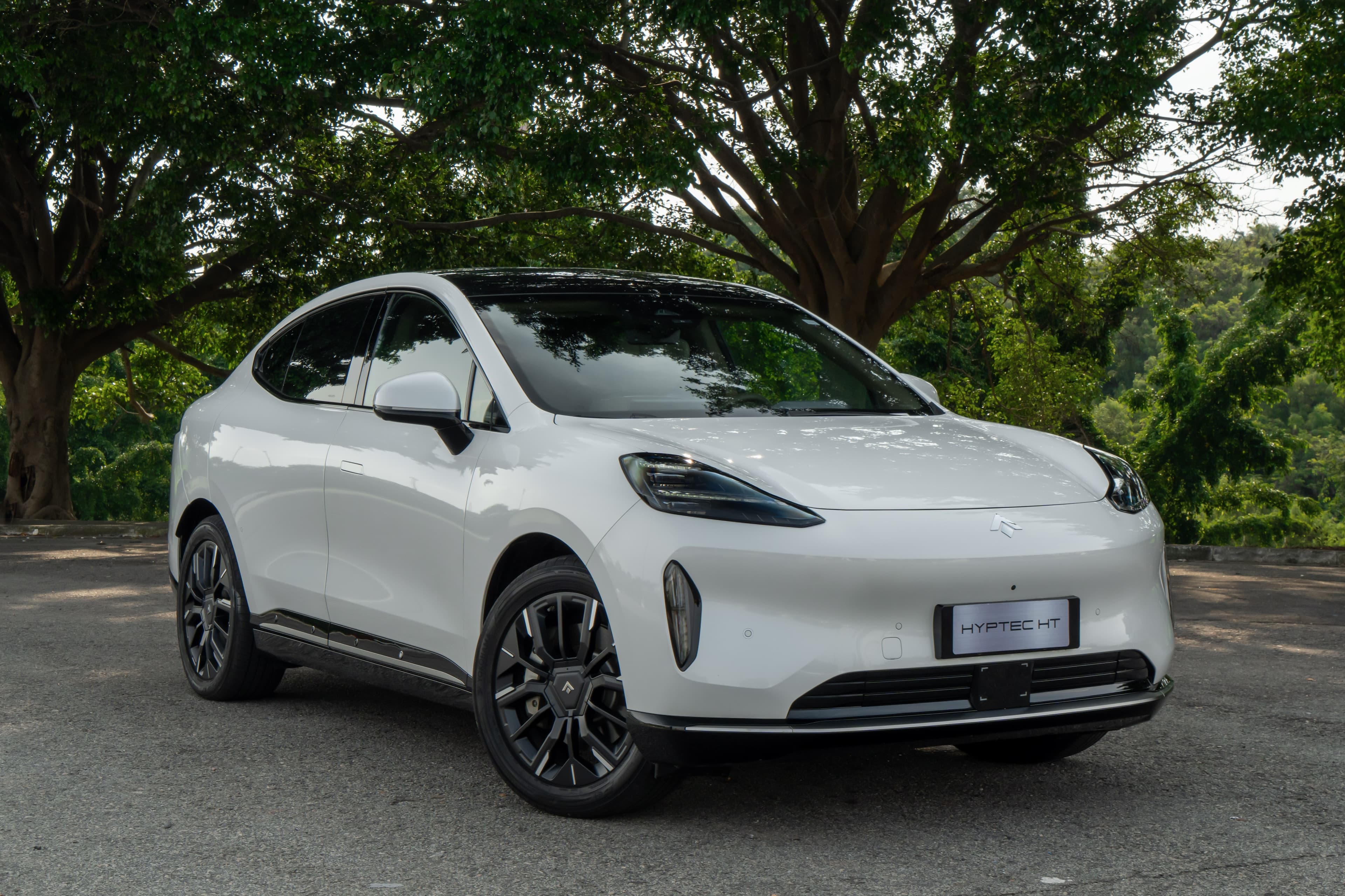 GAC apresenta SUV Hyptec HT 2027 com autonomia de 431 km