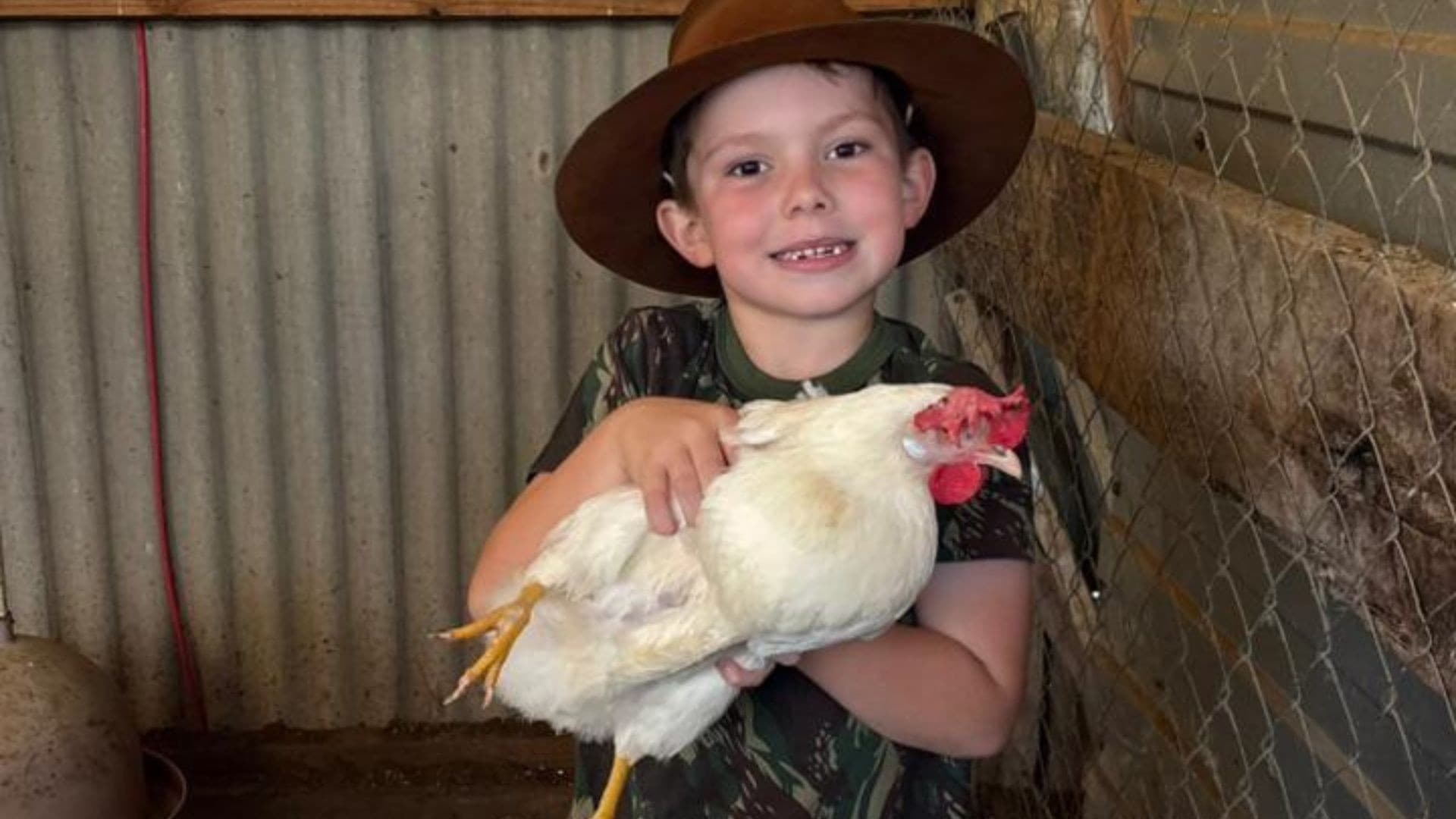 José Pedro, de 7 anos, empreende com venda de ovos em SC