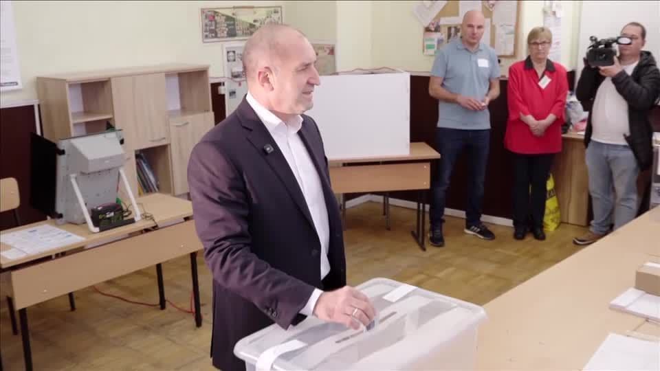 Rumen Radev se destaca em eleições e promete combater corrupção na Bulgária